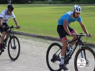 
<a style='margin-left: 5px;' class='btn btn-xs btn-social btn-facebook' href='https://www.facebook.com/sharer/sharer.php?u=https://ko-boladovale.web.getmuller.com.br/imgs/800-800-90/conteudo/fotos/1764/img1517.jpg' rel='popup' data-width='500' data-height='400'><i class='fa fa-facebook'></i>Compartilhar <span class='hidden-xs'>no Facebook</span>
</a> 
<a class='btn btn-default btn-xs' target='_blank' href='imgs/800-800-90/conteudo/fotos/1764/img1517.jpg'>
<span class='glyphicon glyphicon-cloud-download'></span> Salvar
</a> 
<span></span>