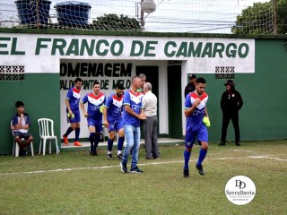 
<a style='margin-left: 5px;' class='btn btn-xs btn-social btn-facebook' href='https://www.facebook.com/sharer/sharer.php?u=https://ko-boladovale.web.getmuller.com.br/imgs/800-800-90/conteudo/fotos/1898/img2690.jpg' rel='popup' data-width='500' data-height='400'><i class='fa fa-facebook'></i>Compartilhar <span class='hidden-xs'>no Facebook</span>
</a> 
<a class='btn btn-default btn-xs' target='_blank' href='imgs/800-800-90/conteudo/fotos/1898/img2690.jpg'>
<span class='glyphicon glyphicon-cloud-download'></span> Salvar
</a> 
<span></span>