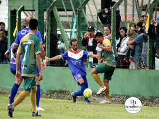 
<a style='margin-left: 5px;' class='btn btn-xs btn-social btn-facebook' href='https://www.facebook.com/sharer/sharer.php?u=https://ko-boladovale.web.getmuller.com.br/imgs/800-800-90/conteudo/fotos/1898/img2776.jpg' rel='popup' data-width='500' data-height='400'><i class='fa fa-facebook'></i>Compartilhar <span class='hidden-xs'>no Facebook</span>
</a> 
<a class='btn btn-default btn-xs' target='_blank' href='imgs/800-800-90/conteudo/fotos/1898/img2776.jpg'>
<span class='glyphicon glyphicon-cloud-download'></span> Salvar
</a> 
<span></span>