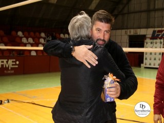 
<a style='margin-left: 5px;' class='btn btn-xs btn-social btn-facebook' href='https://www.facebook.com/sharer/sharer.php?u=https://ko-boladovale.web.getmuller.com.br/imgs/800-800-90/conteudo/fotos/1937/img2908.jpg' rel='popup' data-width='500' data-height='400'><i class='fa fa-facebook'></i>Compartilhar <span class='hidden-xs'>no Facebook</span>
</a> 
<a class='btn btn-default btn-xs' target='_blank' href='imgs/800-800-90/conteudo/fotos/1937/img2908.jpg'>
<span class='glyphicon glyphicon-cloud-download'></span> Salvar
</a> 
<span></span>