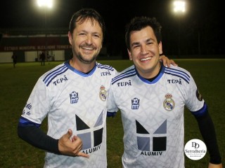 
<a style='margin-left: 5px;' class='btn btn-xs btn-social btn-facebook' href='https://www.facebook.com/sharer/sharer.php?u=https://ko-boladovale.web.getmuller.com.br/imgs/800-800-90/conteudo/fotos/1938/img3107.jpg' rel='popup' data-width='500' data-height='400'><i class='fa fa-facebook'></i>Compartilhar <span class='hidden-xs'>no Facebook</span>
</a> 
<a class='btn btn-default btn-xs' target='_blank' href='imgs/800-800-90/conteudo/fotos/1938/img3107.jpg'>
<span class='glyphicon glyphicon-cloud-download'></span> Salvar
</a> 
<span></span>