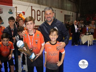 
<a style='margin-left: 5px;' class='btn btn-xs btn-social btn-facebook' href='https://www.facebook.com/sharer/sharer.php?u=https://ko-boladovale.web.getmuller.com.br/imgs/800-800-90/conteudo/fotos/1944/img3917.jpg' rel='popup' data-width='500' data-height='400'><i class='fa fa-facebook'></i>Compartilhar <span class='hidden-xs'>no Facebook</span>
</a> 
<a class='btn btn-default btn-xs' target='_blank' href='imgs/800-800-90/conteudo/fotos/1944/img3917.jpg'>
<span class='glyphicon glyphicon-cloud-download'></span> Salvar
</a> 
<span></span>