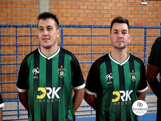 
<a style='margin-left: 5px;' class='btn btn-xs btn-social btn-facebook' href='https://www.facebook.com/sharer/sharer.php?u=https://ko-boladovale.web.getmuller.com.br/imgs/800-800-90/conteudo/fotos/1970/img6525.jpg' rel='popup' data-width='500' data-height='400'><i class='fa fa-facebook'></i>Compartilhar <span class='hidden-xs'>no Facebook</span>
</a> 
<a class='btn btn-default btn-xs' target='_blank' href='imgs/800-800-90/conteudo/fotos/1970/img6525.jpg'>
<span class='glyphicon glyphicon-cloud-download'></span> Salvar
</a> 
<span></span>