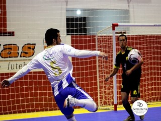 
<a style='margin-left: 5px;' class='btn btn-xs btn-social btn-facebook' href='https://www.facebook.com/sharer/sharer.php?u=https://ko-boladovale.web.getmuller.com.br/imgs/800-800-90/conteudo/fotos/1977/img7263.jpg' rel='popup' data-width='500' data-height='400'><i class='fa fa-facebook'></i>Compartilhar <span class='hidden-xs'>no Facebook</span>
</a> 
<a class='btn btn-default btn-xs' target='_blank' href='imgs/800-800-90/conteudo/fotos/1977/img7263.jpg'>
<span class='glyphicon glyphicon-cloud-download'></span> Salvar
</a> 
<span></span>