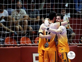 
<a style='margin-left: 5px;' class='btn btn-xs btn-social btn-facebook' href='https://www.facebook.com/sharer/sharer.php?u=https://ko-boladovale.web.getmuller.com.br/imgs/800-800-90/conteudo/fotos/1979/img7676.jpg' rel='popup' data-width='500' data-height='400'><i class='fa fa-facebook'></i>Compartilhar <span class='hidden-xs'>no Facebook</span>
</a> 
<a class='btn btn-default btn-xs' target='_blank' href='imgs/800-800-90/conteudo/fotos/1979/img7676.jpg'>
<span class='glyphicon glyphicon-cloud-download'></span> Salvar
</a> 
<span></span>