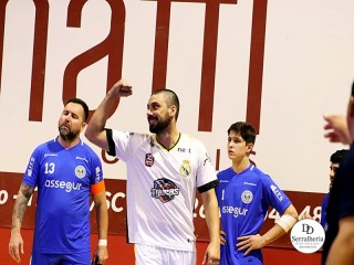 
<a style='margin-left: 5px;' class='btn btn-xs btn-social btn-facebook' href='https://www.facebook.com/sharer/sharer.php?u=https://ko-boladovale.web.getmuller.com.br/imgs/800-800-90/conteudo/fotos/1982/img8032.jpg' rel='popup' data-width='500' data-height='400'><i class='fa fa-facebook'></i>Compartilhar <span class='hidden-xs'>no Facebook</span>
</a> 
<a class='btn btn-default btn-xs' target='_blank' href='imgs/800-800-90/conteudo/fotos/1982/img8032.jpg'>
<span class='glyphicon glyphicon-cloud-download'></span> Salvar
</a> 
<span></span>