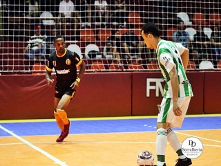 
<a style='margin-left: 5px;' class='btn btn-xs btn-social btn-facebook' href='https://www.facebook.com/sharer/sharer.php?u=https://ko-boladovale.web.getmuller.com.br/imgs/800-800-90/conteudo/fotos/1984/img8321.jpg' rel='popup' data-width='500' data-height='400'><i class='fa fa-facebook'></i>Compartilhar <span class='hidden-xs'>no Facebook</span>
</a> 
<a class='btn btn-default btn-xs' target='_blank' href='imgs/800-800-90/conteudo/fotos/1984/img8321.jpg'>
<span class='glyphicon glyphicon-cloud-download'></span> Salvar
</a> 
<span></span>