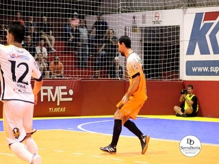 
<a style='margin-left: 5px;' class='btn btn-xs btn-social btn-facebook' href='https://www.facebook.com/sharer/sharer.php?u=https://ko-boladovale.web.getmuller.com.br/imgs/800-800-90/conteudo/fotos/1988/img8824.jpg' rel='popup' data-width='500' data-height='400'><i class='fa fa-facebook'></i>Compartilhar <span class='hidden-xs'>no Facebook</span>
</a> 
<a class='btn btn-default btn-xs' target='_blank' href='imgs/800-800-90/conteudo/fotos/1988/img8824.jpg'>
<span class='glyphicon glyphicon-cloud-download'></span> Salvar
</a> 
<span></span>