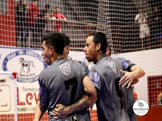 
<a style='margin-left: 5px;' class='btn btn-xs btn-social btn-facebook' href='https://www.facebook.com/sharer/sharer.php?u=https://ko-boladovale.web.getmuller.com.br/imgs/800-800-90/conteudo/fotos/1997/img0327.jpg' rel='popup' data-width='500' data-height='400'><i class='fa fa-facebook'></i>Compartilhar <span class='hidden-xs'>no Facebook</span>
</a> 
<a class='btn btn-default btn-xs' target='_blank' href='imgs/800-800-90/conteudo/fotos/1997/img0327.jpg'>
<span class='glyphicon glyphicon-cloud-download'></span> Salvar
</a> 
<span></span>