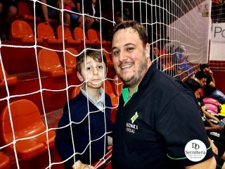 
<a style='margin-left: 5px;' class='btn btn-xs btn-social btn-facebook' href='https://www.facebook.com/sharer/sharer.php?u=https://ko-boladovale.web.getmuller.com.br/imgs/800-800-90/conteudo/fotos/2001/img2329.jpg' rel='popup' data-width='500' data-height='400'><i class='fa fa-facebook'></i>Compartilhar <span class='hidden-xs'>no Facebook</span>
</a> 
<a class='btn btn-default btn-xs' target='_blank' href='imgs/800-800-90/conteudo/fotos/2001/img2329.jpg'>
<span class='glyphicon glyphicon-cloud-download'></span> Salvar
</a> 
<span></span>