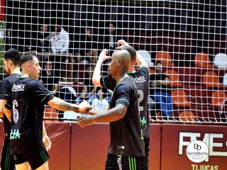 
<a style='margin-left: 5px;' class='btn btn-xs btn-social btn-facebook' href='https://www.facebook.com/sharer/sharer.php?u=https://ko-boladovale.web.getmuller.com.br/imgs/800-800-90/conteudo/fotos/2001/img8314.jpg' rel='popup' data-width='500' data-height='400'><i class='fa fa-facebook'></i>Compartilhar <span class='hidden-xs'>no Facebook</span>
</a> 
<a class='btn btn-default btn-xs' target='_blank' href='imgs/800-800-90/conteudo/fotos/2001/img8314.jpg'>
<span class='glyphicon glyphicon-cloud-download'></span> Salvar
</a> 
<span></span>