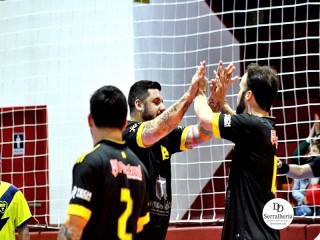 
<a style='margin-left: 5px;' class='btn btn-xs btn-social btn-facebook' href='https://www.facebook.com/sharer/sharer.php?u=https://ko-boladovale.web.getmuller.com.br/imgs/800-800-90/conteudo/fotos/2002/img8382.jpg' rel='popup' data-width='500' data-height='400'><i class='fa fa-facebook'></i>Compartilhar <span class='hidden-xs'>no Facebook</span>
</a> 
<a class='btn btn-default btn-xs' target='_blank' href='imgs/800-800-90/conteudo/fotos/2002/img8382.jpg'>
<span class='glyphicon glyphicon-cloud-download'></span> Salvar
</a> 
<span></span>