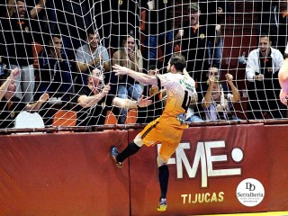 
<a style='margin-left: 5px;' class='btn btn-xs btn-social btn-facebook' href='https://www.facebook.com/sharer/sharer.php?u=https://ko-boladovale.web.getmuller.com.br/imgs/800-800-90/conteudo/fotos/2003/img8564.jpg' rel='popup' data-width='500' data-height='400'><i class='fa fa-facebook'></i>Compartilhar <span class='hidden-xs'>no Facebook</span>
</a> 
<a class='btn btn-default btn-xs' target='_blank' href='imgs/800-800-90/conteudo/fotos/2003/img8564.jpg'>
<span class='glyphicon glyphicon-cloud-download'></span> Salvar
</a> 
<span></span>