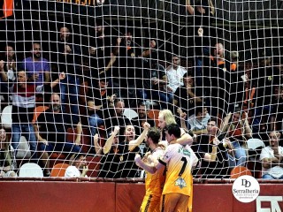 
<a style='margin-left: 5px;' class='btn btn-xs btn-social btn-facebook' href='https://www.facebook.com/sharer/sharer.php?u=https://ko-boladovale.web.getmuller.com.br/imgs/800-800-90/conteudo/fotos/2003/img8577.jpg' rel='popup' data-width='500' data-height='400'><i class='fa fa-facebook'></i>Compartilhar <span class='hidden-xs'>no Facebook</span>
</a> 
<a class='btn btn-default btn-xs' target='_blank' href='imgs/800-800-90/conteudo/fotos/2003/img8577.jpg'>
<span class='glyphicon glyphicon-cloud-download'></span> Salvar
</a> 
<span></span>