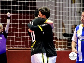 
<a style='margin-left: 5px;' class='btn btn-xs btn-social btn-facebook' href='https://www.facebook.com/sharer/sharer.php?u=https://ko-boladovale.web.getmuller.com.br/imgs/800-800-90/conteudo/fotos/2004/img8643.jpg' rel='popup' data-width='500' data-height='400'><i class='fa fa-facebook'></i>Compartilhar <span class='hidden-xs'>no Facebook</span>
</a> 
<a class='btn btn-default btn-xs' target='_blank' href='imgs/800-800-90/conteudo/fotos/2004/img8643.jpg'>
<span class='glyphicon glyphicon-cloud-download'></span> Salvar
</a> 
<span></span>