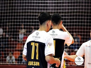 
<a style='margin-left: 5px;' class='btn btn-xs btn-social btn-facebook' href='https://www.facebook.com/sharer/sharer.php?u=https://ko-boladovale.web.getmuller.com.br/imgs/800-800-90/conteudo/fotos/2016/img9903.jpg' rel='popup' data-width='500' data-height='400'><i class='fa fa-facebook'></i>Compartilhar <span class='hidden-xs'>no Facebook</span>
</a> 
<a class='btn btn-default btn-xs' target='_blank' href='imgs/800-800-90/conteudo/fotos/2016/img9903.jpg'>
<span class='glyphicon glyphicon-cloud-download'></span> Salvar
</a> 
<span></span>