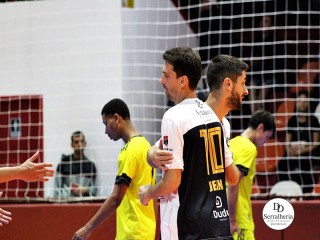 
<a style='margin-left: 5px;' class='btn btn-xs btn-social btn-facebook' href='https://www.facebook.com/sharer/sharer.php?u=https://ko-boladovale.web.getmuller.com.br/imgs/800-800-90/conteudo/fotos/2016/img9917.jpg' rel='popup' data-width='500' data-height='400'><i class='fa fa-facebook'></i>Compartilhar <span class='hidden-xs'>no Facebook</span>
</a> 
<a class='btn btn-default btn-xs' target='_blank' href='imgs/800-800-90/conteudo/fotos/2016/img9917.jpg'>
<span class='glyphicon glyphicon-cloud-download'></span> Salvar
</a> 
<span></span>