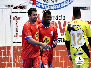 
<a style='margin-left: 5px;' class='btn btn-xs btn-social btn-facebook' href='https://www.facebook.com/sharer/sharer.php?u=https://ko-boladovale.web.getmuller.com.br/imgs/800-800-90/conteudo/fotos/2022/img3726.jpg' rel='popup' data-width='500' data-height='400'><i class='fa fa-facebook'></i>Compartilhar <span class='hidden-xs'>no Facebook</span>
</a> 
<a class='btn btn-default btn-xs' target='_blank' href='imgs/800-800-90/conteudo/fotos/2022/img3726.jpg'>
<span class='glyphicon glyphicon-cloud-download'></span> Salvar
</a> 
<span></span>