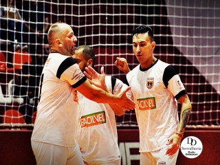 
<a style='margin-left: 5px;' class='btn btn-xs btn-social btn-facebook' href='https://www.facebook.com/sharer/sharer.php?u=https://ko-boladovale.web.getmuller.com.br/imgs/800-800-90/conteudo/fotos/2031/img4530.jpg' rel='popup' data-width='500' data-height='400'><i class='fa fa-facebook'></i>Compartilhar <span class='hidden-xs'>no Facebook</span>
</a> 
<a class='btn btn-default btn-xs' target='_blank' href='imgs/800-800-90/conteudo/fotos/2031/img4530.jpg'>
<span class='glyphicon glyphicon-cloud-download'></span> Salvar
</a> 
<span></span>