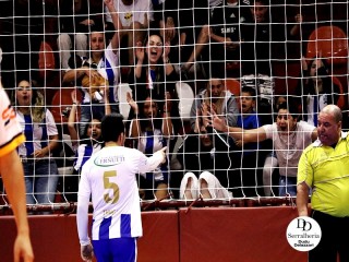 
<a style='margin-left: 5px;' class='btn btn-xs btn-social btn-facebook' href='https://www.facebook.com/sharer/sharer.php?u=https://ko-boladovale.web.getmuller.com.br/imgs/800-800-90/conteudo/fotos/2034/img3993.jpg' rel='popup' data-width='500' data-height='400'><i class='fa fa-facebook'></i>Compartilhar <span class='hidden-xs'>no Facebook</span>
</a> 
<a class='btn btn-default btn-xs' target='_blank' href='imgs/800-800-90/conteudo/fotos/2034/img3993.jpg'>
<span class='glyphicon glyphicon-cloud-download'></span> Salvar
</a> 
<span></span>