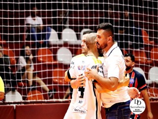 
<a style='margin-left: 5px;' class='btn btn-xs btn-social btn-facebook' href='https://www.facebook.com/sharer/sharer.php?u=https://ko-boladovale.web.getmuller.com.br/imgs/800-800-90/conteudo/fotos/2035/img3879.jpg' rel='popup' data-width='500' data-height='400'><i class='fa fa-facebook'></i>Compartilhar <span class='hidden-xs'>no Facebook</span>
</a> 
<a class='btn btn-default btn-xs' target='_blank' href='imgs/800-800-90/conteudo/fotos/2035/img3879.jpg'>
<span class='glyphicon glyphicon-cloud-download'></span> Salvar
</a> 
<span></span>