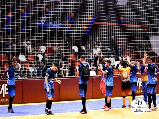 
<a style='margin-left: 5px;' class='btn btn-xs btn-social btn-facebook' href='https://www.facebook.com/sharer/sharer.php?u=https://ko-boladovale.web.getmuller.com.br/imgs/800-800-90/conteudo/fotos/2036/img4258.jpg' rel='popup' data-width='500' data-height='400'><i class='fa fa-facebook'></i>Compartilhar <span class='hidden-xs'>no Facebook</span>
</a> 
<a class='btn btn-default btn-xs' target='_blank' href='imgs/800-800-90/conteudo/fotos/2036/img4258.jpg'>
<span class='glyphicon glyphicon-cloud-download'></span> Salvar
</a> 
<span></span>