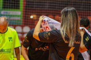 
<a style='margin-left: 5px;' class='btn btn-xs btn-social btn-facebook' href='https://www.facebook.com/sharer/sharer.php?u=https://ko-boladovale.web.getmuller.com.br/imgs/800-800-90/conteudo/fotos/2054/img5162.jpg' rel='popup' data-width='500' data-height='400'><i class='fa fa-facebook'></i>Compartilhar <span class='hidden-xs'>no Facebook</span>
</a> 
<a class='btn btn-default btn-xs' target='_blank' href='imgs/800-800-90/conteudo/fotos/2054/img5162.jpg'>
<span class='glyphicon glyphicon-cloud-download'></span> Salvar
</a> 
<span></span>