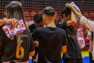 
<a style='margin-left: 5px;' class='btn btn-xs btn-social btn-facebook' href='https://www.facebook.com/sharer/sharer.php?u=https://ko-boladovale.web.getmuller.com.br/imgs/800-800-90/conteudo/fotos/2054/img5165.jpg' rel='popup' data-width='500' data-height='400'><i class='fa fa-facebook'></i>Compartilhar <span class='hidden-xs'>no Facebook</span>
</a> 
<a class='btn btn-default btn-xs' target='_blank' href='imgs/800-800-90/conteudo/fotos/2054/img5165.jpg'>
<span class='glyphicon glyphicon-cloud-download'></span> Salvar
</a> 
<span></span>