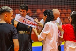 
<a style='margin-left: 5px;' class='btn btn-xs btn-social btn-facebook' href='https://www.facebook.com/sharer/sharer.php?u=https://ko-boladovale.web.getmuller.com.br/imgs/800-800-90/conteudo/fotos/2054/img5168.jpg' rel='popup' data-width='500' data-height='400'><i class='fa fa-facebook'></i>Compartilhar <span class='hidden-xs'>no Facebook</span>
</a> 
<a class='btn btn-default btn-xs' target='_blank' href='imgs/800-800-90/conteudo/fotos/2054/img5168.jpg'>
<span class='glyphicon glyphicon-cloud-download'></span> Salvar
</a> 
<span></span>