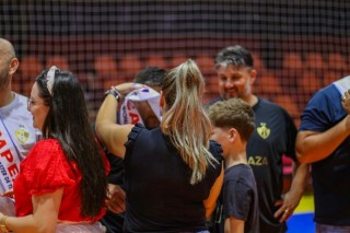 
<a style='margin-left: 5px;' class='btn btn-xs btn-social btn-facebook' href='https://www.facebook.com/sharer/sharer.php?u=https://ko-boladovale.web.getmuller.com.br/imgs/800-800-90/conteudo/fotos/2054/img5171.jpg' rel='popup' data-width='500' data-height='400'><i class='fa fa-facebook'></i>Compartilhar <span class='hidden-xs'>no Facebook</span>
</a> 
<a class='btn btn-default btn-xs' target='_blank' href='imgs/800-800-90/conteudo/fotos/2054/img5171.jpg'>
<span class='glyphicon glyphicon-cloud-download'></span> Salvar
</a> 
<span></span>