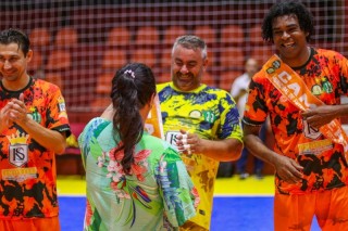 
<a style='margin-left: 5px;' class='btn btn-xs btn-social btn-facebook' href='https://www.facebook.com/sharer/sharer.php?u=https://ko-boladovale.web.getmuller.com.br/imgs/800-800-90/conteudo/fotos/2054/img5188.jpg' rel='popup' data-width='500' data-height='400'><i class='fa fa-facebook'></i>Compartilhar <span class='hidden-xs'>no Facebook</span>
</a> 
<a class='btn btn-default btn-xs' target='_blank' href='imgs/800-800-90/conteudo/fotos/2054/img5188.jpg'>
<span class='glyphicon glyphicon-cloud-download'></span> Salvar
</a> 
<span></span>