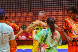 
<a style='margin-left: 5px;' class='btn btn-xs btn-social btn-facebook' href='https://www.facebook.com/sharer/sharer.php?u=https://ko-boladovale.web.getmuller.com.br/imgs/800-800-90/conteudo/fotos/2054/img5192.jpg' rel='popup' data-width='500' data-height='400'><i class='fa fa-facebook'></i>Compartilhar <span class='hidden-xs'>no Facebook</span>
</a> 
<a class='btn btn-default btn-xs' target='_blank' href='imgs/800-800-90/conteudo/fotos/2054/img5192.jpg'>
<span class='glyphicon glyphicon-cloud-download'></span> Salvar
</a> 
<span></span>