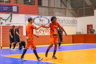 
<a style='margin-left: 5px;' class='btn btn-xs btn-social btn-facebook' href='https://www.facebook.com/sharer/sharer.php?u=https://ko-boladovale.web.getmuller.com.br/imgs/800-800-90/conteudo/fotos/2054/img5288.jpg' rel='popup' data-width='500' data-height='400'><i class='fa fa-facebook'></i>Compartilhar <span class='hidden-xs'>no Facebook</span>
</a> 
<a class='btn btn-default btn-xs' target='_blank' href='imgs/800-800-90/conteudo/fotos/2054/img5288.jpg'>
<span class='glyphicon glyphicon-cloud-download'></span> Salvar
</a> 
<span></span>