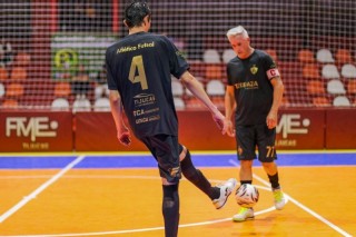 
<a style='margin-left: 5px;' class='btn btn-xs btn-social btn-facebook' href='https://www.facebook.com/sharer/sharer.php?u=https://ko-boladovale.web.getmuller.com.br/imgs/800-800-90/conteudo/fotos/2054/img5371.jpg' rel='popup' data-width='500' data-height='400'><i class='fa fa-facebook'></i>Compartilhar <span class='hidden-xs'>no Facebook</span>
</a> 
<a class='btn btn-default btn-xs' target='_blank' href='imgs/800-800-90/conteudo/fotos/2054/img5371.jpg'>
<span class='glyphicon glyphicon-cloud-download'></span> Salvar
</a> 
<span></span>