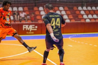 
<a style='margin-left: 5px;' class='btn btn-xs btn-social btn-facebook' href='https://www.facebook.com/sharer/sharer.php?u=https://ko-boladovale.web.getmuller.com.br/imgs/800-800-90/conteudo/fotos/2054/img5413.jpg' rel='popup' data-width='500' data-height='400'><i class='fa fa-facebook'></i>Compartilhar <span class='hidden-xs'>no Facebook</span>
</a> 
<a class='btn btn-default btn-xs' target='_blank' href='imgs/800-800-90/conteudo/fotos/2054/img5413.jpg'>
<span class='glyphicon glyphicon-cloud-download'></span> Salvar
</a> 
<span></span>