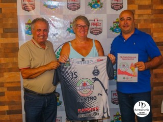 
<a style='margin-left: 5px;' class='btn btn-xs btn-social btn-facebook' href='https://www.facebook.com/sharer/sharer.php?u=https://ko-boladovale.web.getmuller.com.br/imgs/800-800-90/conteudo/fotos/2055/img4318.jpg' rel='popup' data-width='500' data-height='400'><i class='fa fa-facebook'></i>Compartilhar <span class='hidden-xs'>no Facebook</span>
</a> 
<a class='btn btn-default btn-xs' target='_blank' href='imgs/800-800-90/conteudo/fotos/2055/img4318.jpg'>
<span class='glyphicon glyphicon-cloud-download'></span> Salvar
</a> 
<span></span>