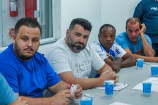 
<a style='margin-left: 5px;' class='btn btn-xs btn-social btn-facebook' href='https://www.facebook.com/sharer/sharer.php?u=https://ko-boladovale.web.getmuller.com.br/imgs/800-800-90/conteudo/fotos/2057/img7087.jpg' rel='popup' data-width='500' data-height='400'><i class='fa fa-facebook'></i>Compartilhar <span class='hidden-xs'>no Facebook</span>
</a> 
<a class='btn btn-default btn-xs' target='_blank' href='imgs/800-800-90/conteudo/fotos/2057/img7087.jpg'>
<span class='glyphicon glyphicon-cloud-download'></span> Salvar
</a> 
<span></span>