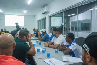 
<a style='margin-left: 5px;' class='btn btn-xs btn-social btn-facebook' href='https://www.facebook.com/sharer/sharer.php?u=https://ko-boladovale.web.getmuller.com.br/imgs/800-800-90/conteudo/fotos/2057/img7551.jpg' rel='popup' data-width='500' data-height='400'><i class='fa fa-facebook'></i>Compartilhar <span class='hidden-xs'>no Facebook</span>
</a> 
<a class='btn btn-default btn-xs' target='_blank' href='imgs/800-800-90/conteudo/fotos/2057/img7551.jpg'>
<span class='glyphicon glyphicon-cloud-download'></span> Salvar
</a> 
<span></span>