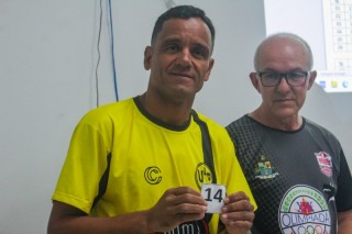 
<a style='margin-left: 5px;' class='btn btn-xs btn-social btn-facebook' href='https://www.facebook.com/sharer/sharer.php?u=https://ko-boladovale.web.getmuller.com.br/imgs/800-800-90/conteudo/fotos/2057/img7710.jpg' rel='popup' data-width='500' data-height='400'><i class='fa fa-facebook'></i>Compartilhar <span class='hidden-xs'>no Facebook</span>
</a> 
<a class='btn btn-default btn-xs' target='_blank' href='imgs/800-800-90/conteudo/fotos/2057/img7710.jpg'>
<span class='glyphicon glyphicon-cloud-download'></span> Salvar
</a> 
<span></span>