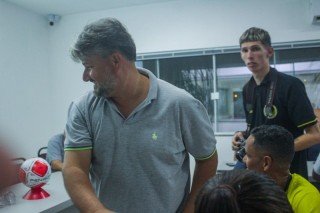 
<a style='margin-left: 5px;' class='btn btn-xs btn-social btn-facebook' href='https://www.facebook.com/sharer/sharer.php?u=https://ko-boladovale.web.getmuller.com.br/imgs/800-800-90/conteudo/fotos/2057/img7718.jpg' rel='popup' data-width='500' data-height='400'><i class='fa fa-facebook'></i>Compartilhar <span class='hidden-xs'>no Facebook</span>
</a> 
<a class='btn btn-default btn-xs' target='_blank' href='imgs/800-800-90/conteudo/fotos/2057/img7718.jpg'>
<span class='glyphicon glyphicon-cloud-download'></span> Salvar
</a> 
<span></span>