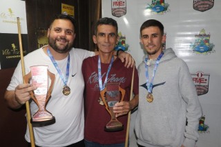 
<a style='margin-left: 5px;' class='btn btn-xs btn-social btn-facebook' href='https://www.facebook.com/sharer/sharer.php?u=https://ko-boladovale.web.getmuller.com.br/imgs/800-800-90/conteudo/fotos/2058/195a9297.jpg' rel='popup' data-width='500' data-height='400'><i class='fa fa-facebook'></i>Compartilhar <span class='hidden-xs'>no Facebook</span>
</a> 
<a class='btn btn-default btn-xs' target='_blank' href='imgs/800-800-90/conteudo/fotos/2058/195a9297.jpg'>
<span class='glyphicon glyphicon-cloud-download'></span> Salvar
</a> 
<span></span>