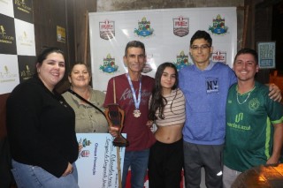 
<a style='margin-left: 5px;' class='btn btn-xs btn-social btn-facebook' href='https://www.facebook.com/sharer/sharer.php?u=https://ko-boladovale.web.getmuller.com.br/imgs/800-800-90/conteudo/fotos/2058/195a9299.jpg' rel='popup' data-width='500' data-height='400'><i class='fa fa-facebook'></i>Compartilhar <span class='hidden-xs'>no Facebook</span>
</a> 
<a class='btn btn-default btn-xs' target='_blank' href='imgs/800-800-90/conteudo/fotos/2058/195a9299.jpg'>
<span class='glyphicon glyphicon-cloud-download'></span> Salvar
</a> 
<span></span>