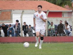 Zagueiro Leandro do AV-13 